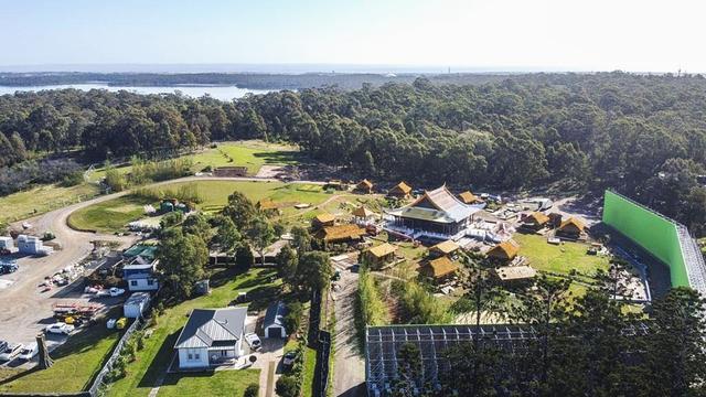 片场|漫威够壕，新片《尚气》澳洲片场建宫殿，排场比《花木兰》大多了