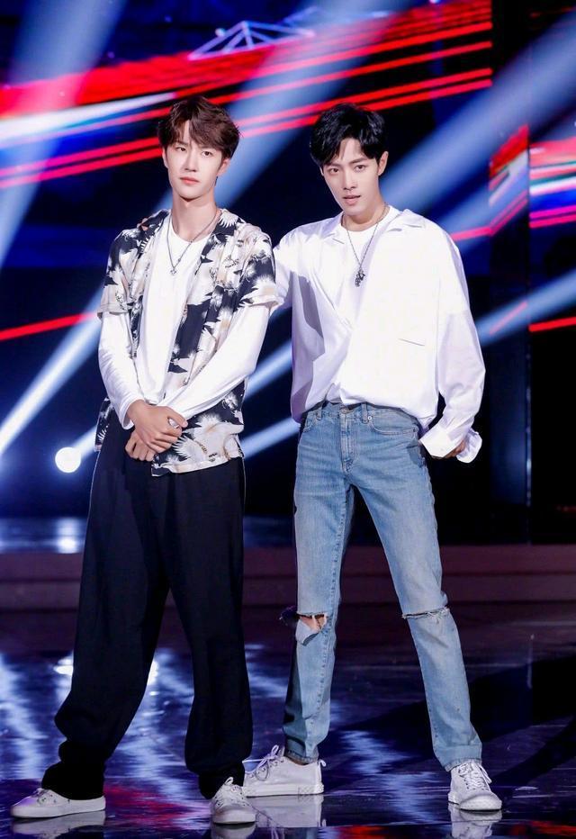 「快乐大本营」肖战一博又被《快本》cue，闪现经典双人舞，一个成语形容他们贴切