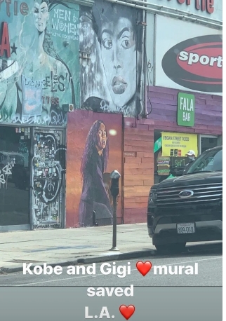 「科比·布莱恩特」洛杉矶陷入混乱，街头涂鸦被损坏，为何科比和GIGI的壁画仍完好无损？
