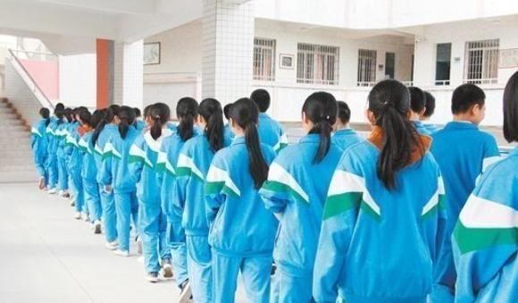 |为何学生都穿着校服，老师还能知道其“家境”如何？3点掩盖不住
