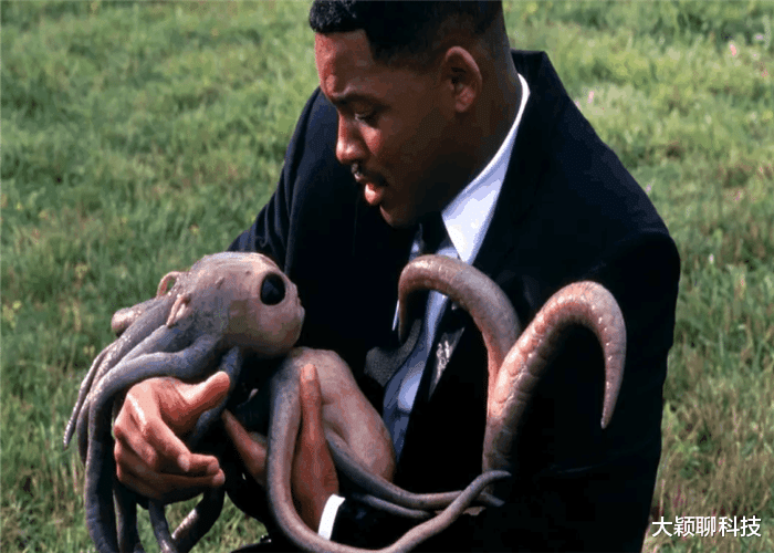 外星人■根据目击外星人事件，它或许已经入侵地球，一直伪装和人类共同生活！