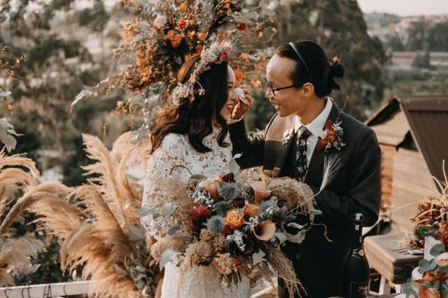 『大叻』女子与男友的婚礼从筹备到举行仅用24小时，网友却称是梦中婚礼