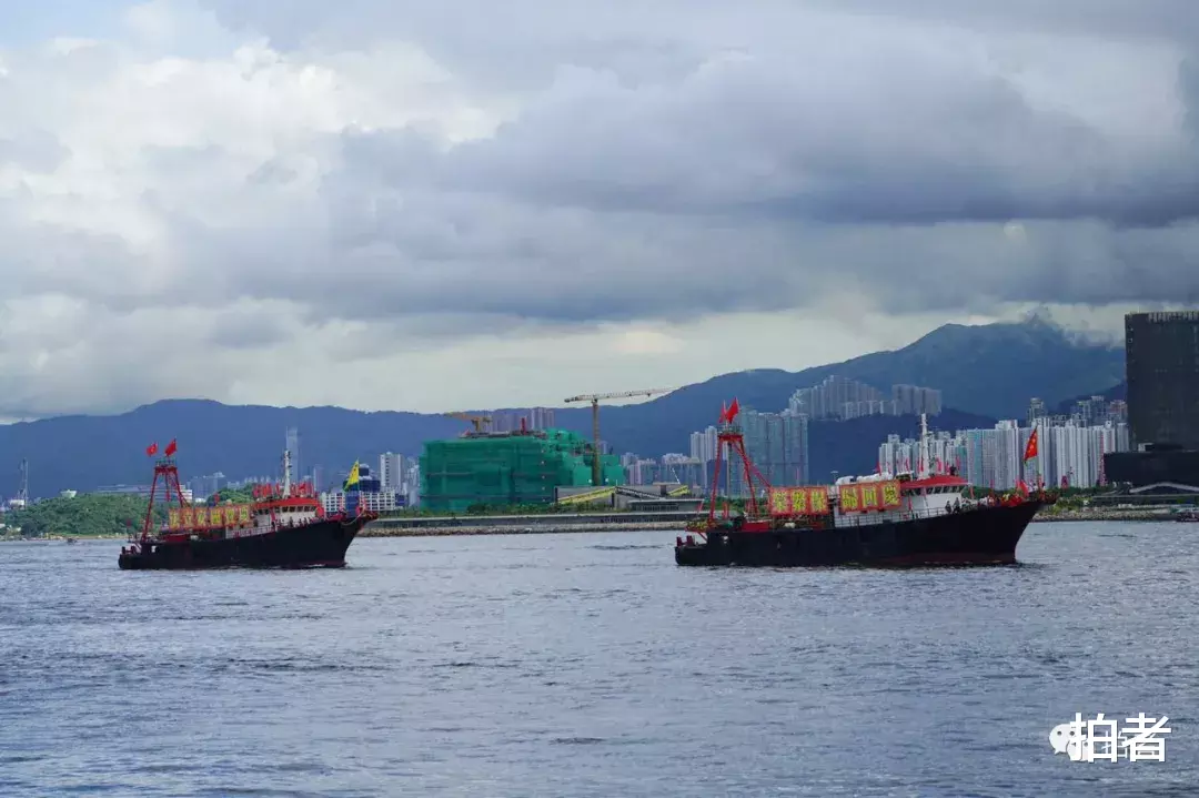 #郑州#渔船巡游!巴士花车!多图直击庆祝香港回归祖国23周年现场