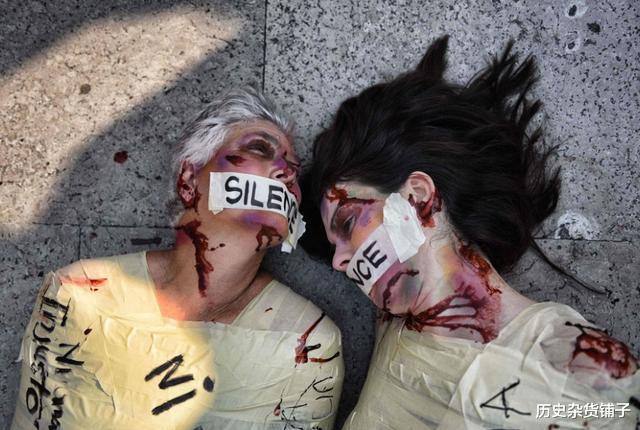 墨西哥@全世界唯一能被帮派打压的政府，军队出动也没用，有事还得忍着