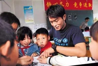 肖战■深扒!疫情中“集体消失”的中国明星,都干了什么?