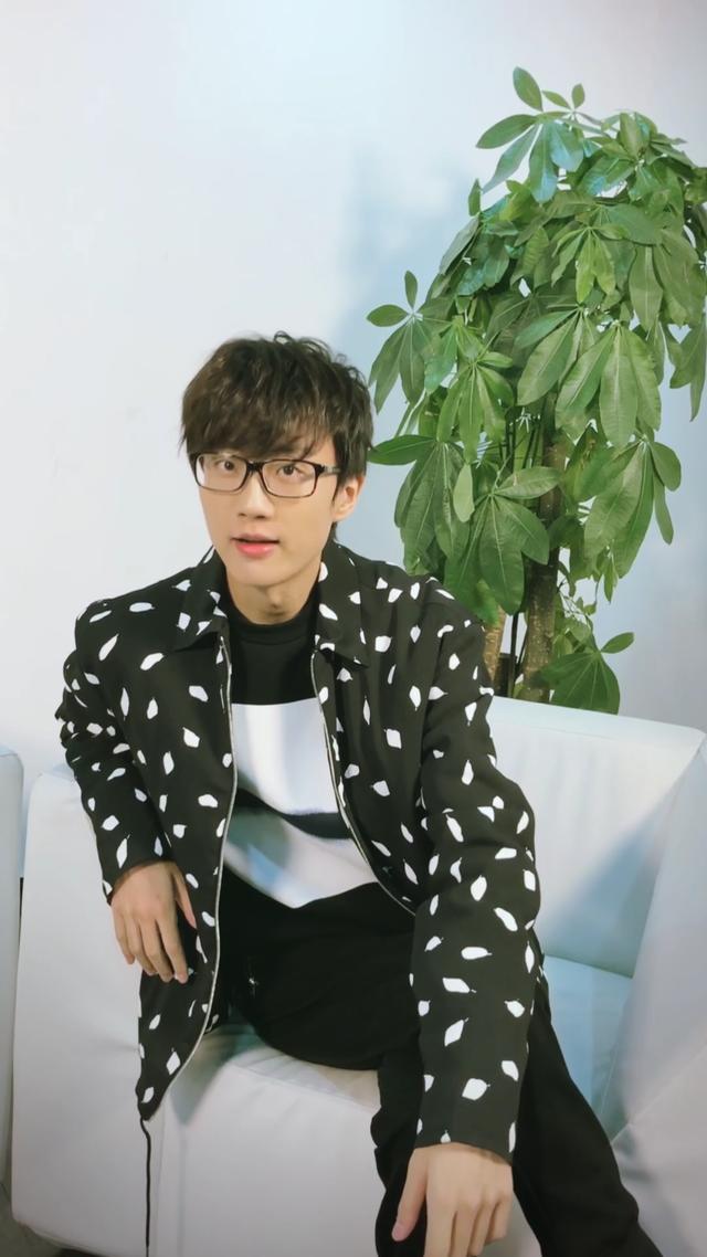 许嵩|不愿意混娱乐圈的男歌手，从来不宣传演唱会，但场场一票难求