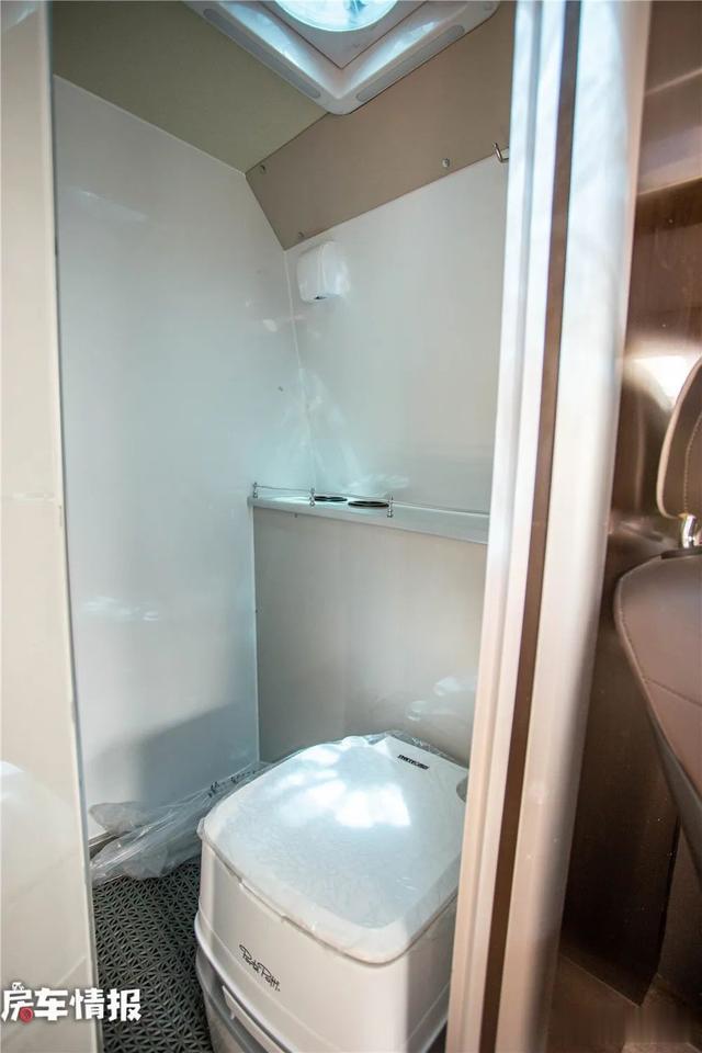 『房车』预算10来万能买啥样的房车？这3款适合2-4人使用，动力空间都不差