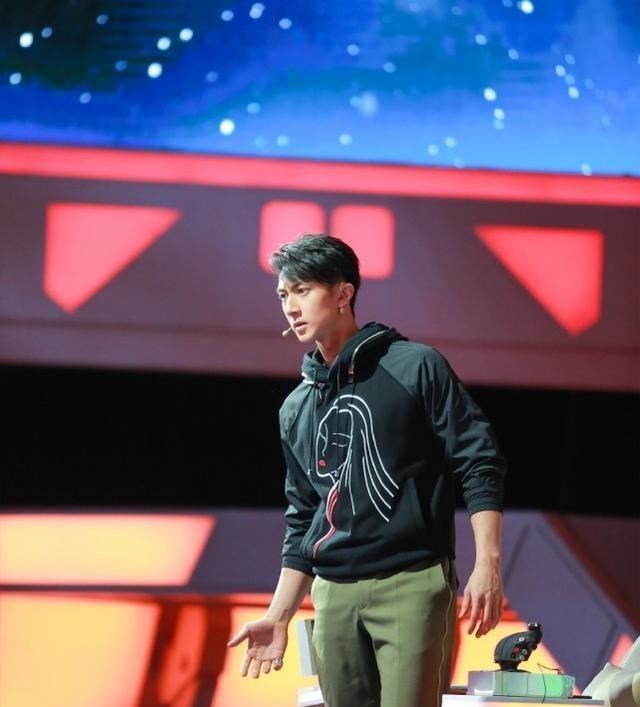 郑爽|郑爽发飙后，前甲方讲述她到底有多难合作，男嘉宾被逼到鞠躬道歉