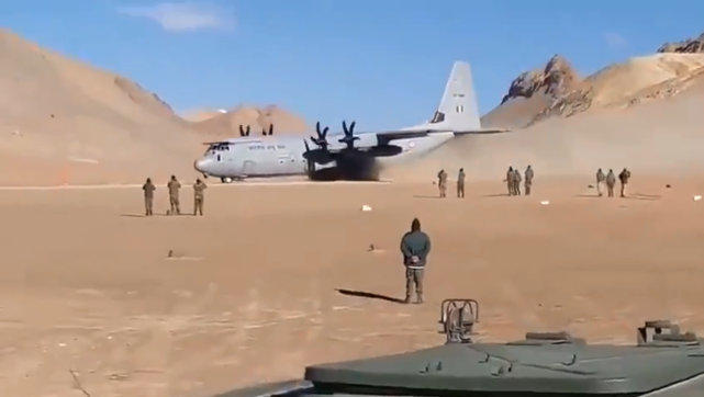 手榴弹▲印度边防军布防曝光，沙袋掩体处处可见，网友：一颗手榴弹的事情