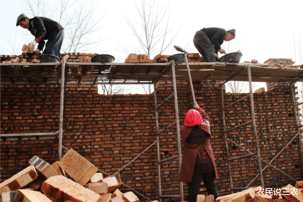 瓦工|现在农村建房子瓷砖的用量越来越小了，为啥呢？