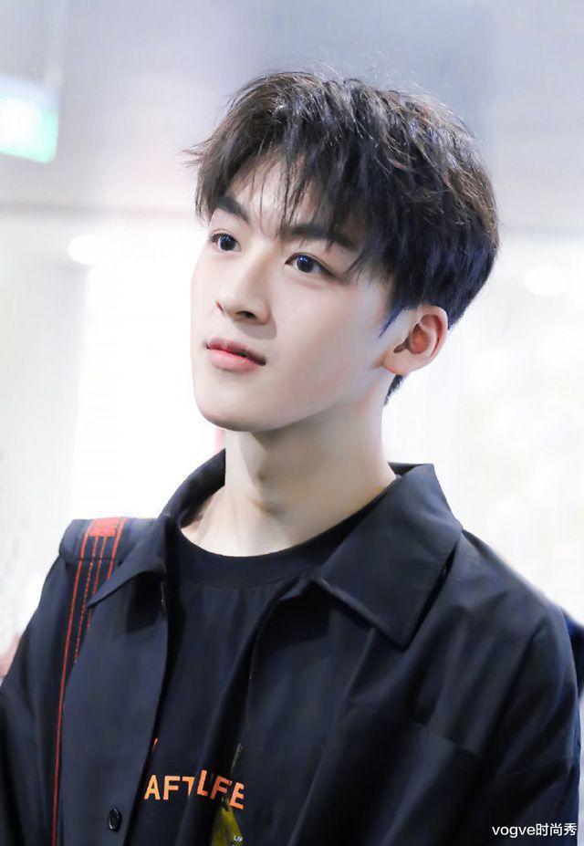 『男士发型』除了“两边剪短”不会说别的？2020年备受年轻人欢迎的男士发型