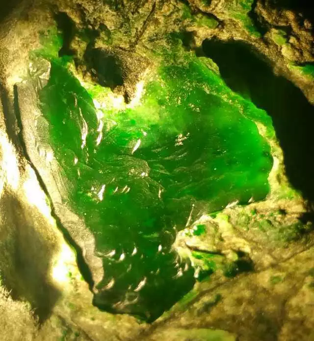 翡翠@翡翠帝王绿原石，我的眼已被靓瞎！！