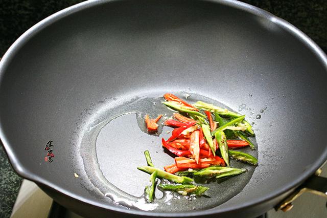 猪大肠|它是“最脏”的食物，厨师从来不让家属吃，很多女性却特别爱吃