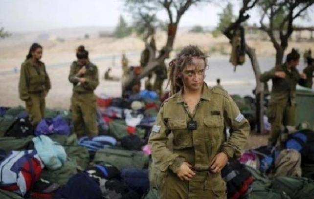 『美国』萨达姆抓住美国女兵后，是如何对待她们的？说出来你恐怕不敢相信