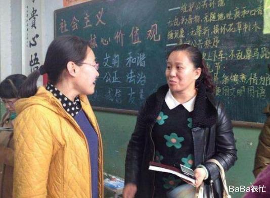 【】家长因3600÷9=400被打叉怒骂老师,老师解释后,网友:钻地缝去