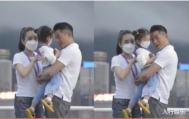 郭富城▲郭富城一家三口首次亮相，女儿美人眼很漂亮，城城忍不住亲吻额头