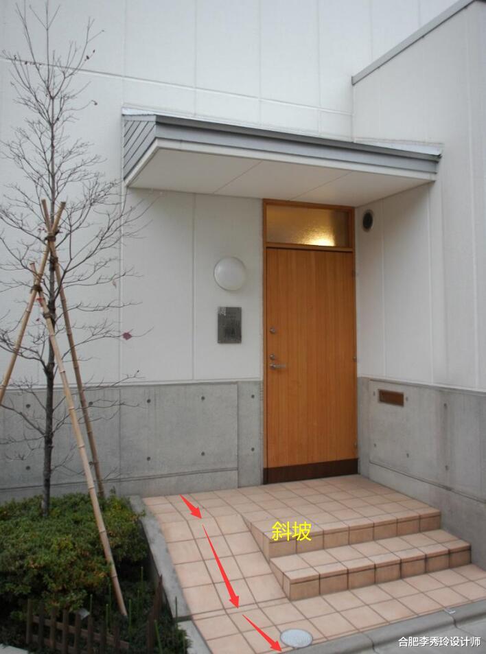 ▲早知道先看日本入户门，再盖农村自建房！台阶旁砌个斜坡好实用