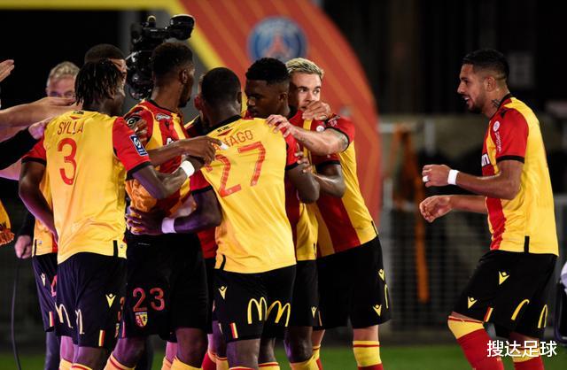 巴黎|5067人见证，1-0爆冷！欧冠亚军轰然倒塌，创14年耻辱纪录