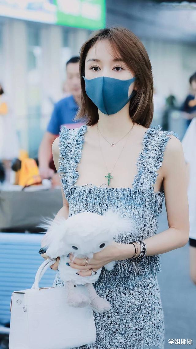 王子文▲王子文又剪新短发了，穿流苏裙入夏，这鞋子我给满分