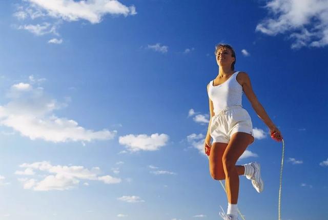 『健身』你的腿是大象腿吗？原来腿还可以这么苗条，这组动作帮你练出美腿