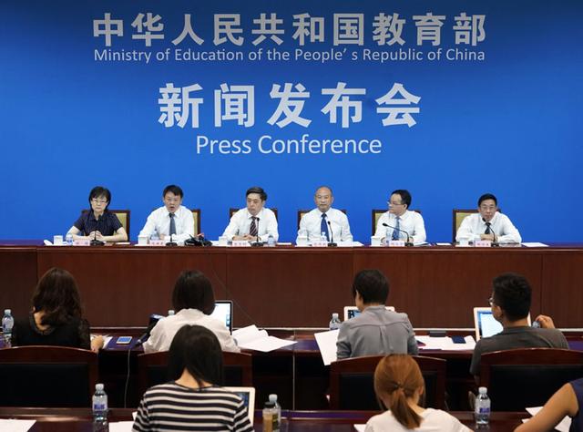 乡村教师|教育部重磅文件发布，乡村教师30年荣誉证书金贵了，网友：盼落实