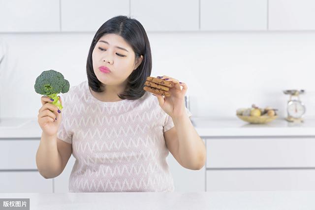 ▲如何减掉腹部脂肪？每天半小时练6个动作，轻松减掉多余的脂肪