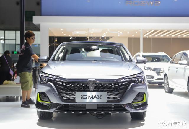 荣威i6|荣威i6 MAX融入国潮元素,配备银河天幕式天窗,乐趣由内而外