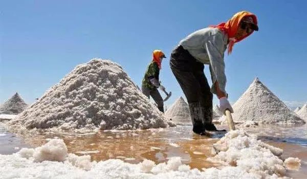 「榨菜」脚比手更干净？用脚踩出来的美食，别嫌弃了，你基本上都吃过