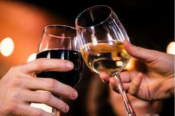 |酒局上，老板说：“帮我催下菜”，没脑子才去催！聪明人会这样做！