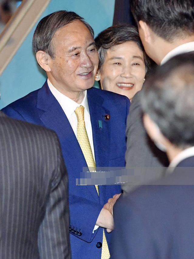 日本|日本新第一夫人首次出国访问!花白头发太真实,穿小香风气质绝了