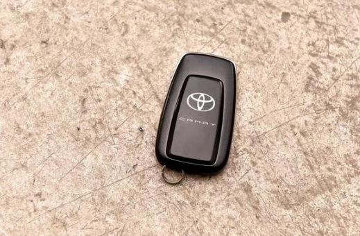 丰田凯美瑞|开凯美瑞的都是什么人?月薪多少养得起?