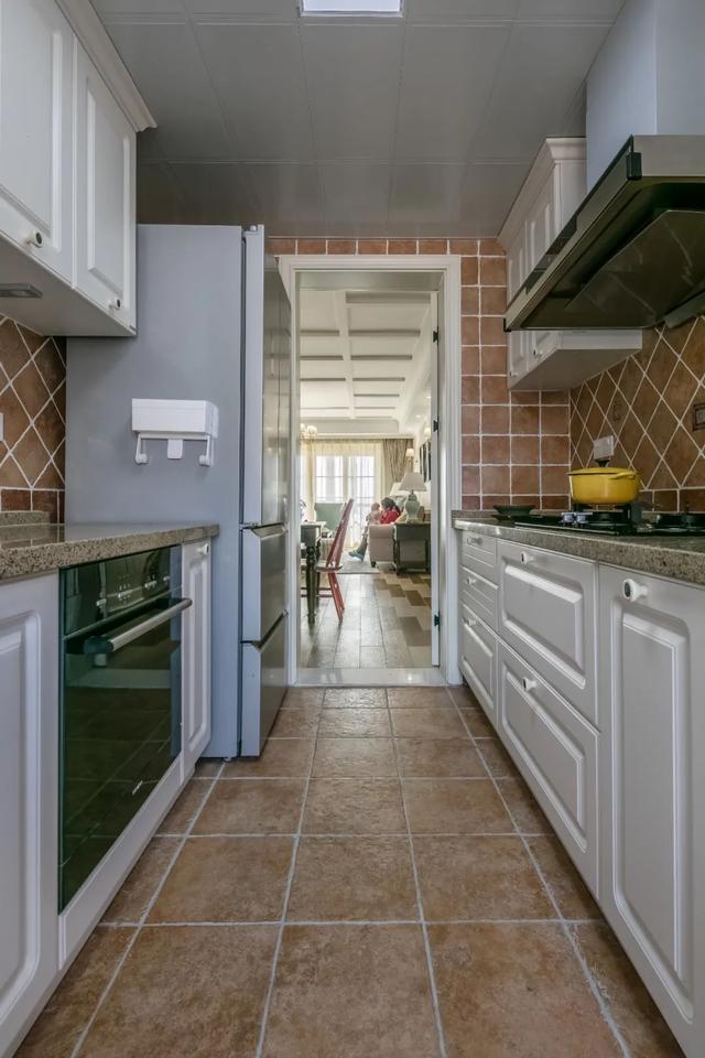 |143㎡现代美式，沉稳空间，布置跳跃色彩家具，稳重而不失活力