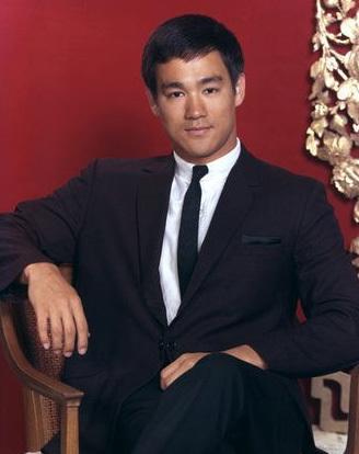 『李小龙』师傅李小龙死后，转身\霸占\师母，汤姆让我看到人性最丑恶一面