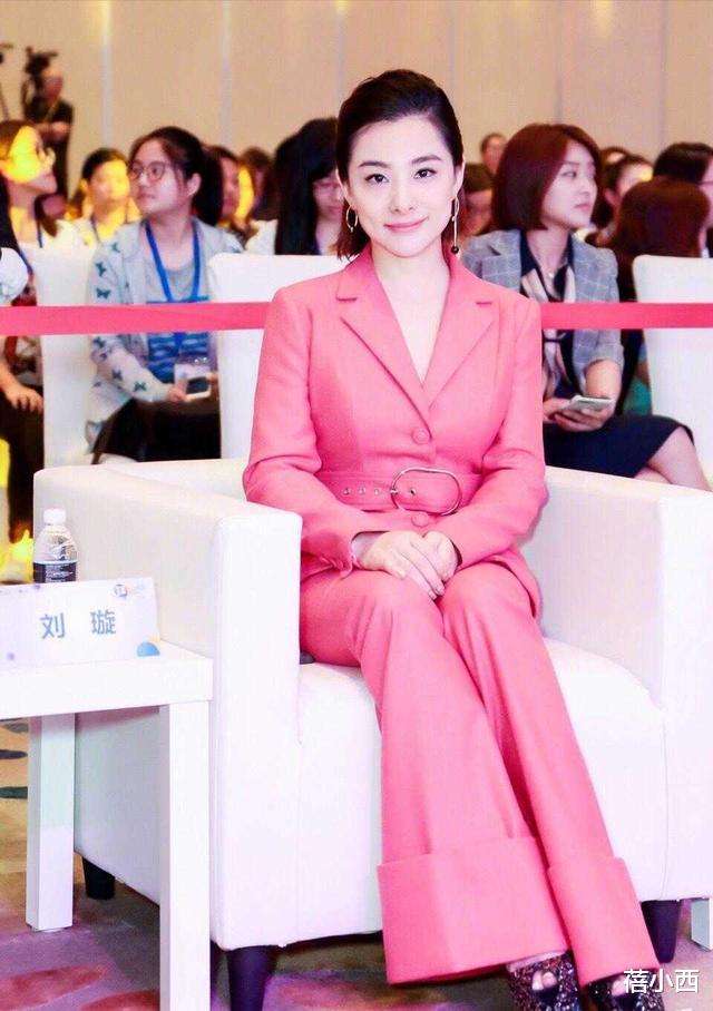 【空气刘海】刘璇这回美得真高调！穿红色西装套装配短发，奥运冠军气质太强了