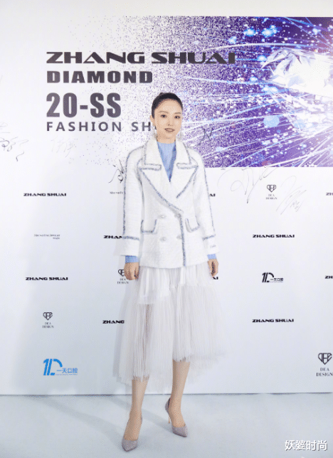 董璇■有一种“离婚”叫高云翔董璇,男方中年发福,女方却瘦回“电杆腿”