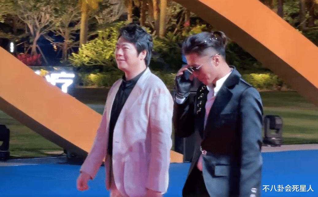 谢霆锋|金鸡奖男星造型搞笑:谢霆锋身材五五分,王大陆穿得像服务员