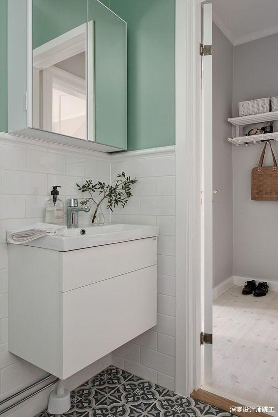 老年小妙招|卫生间4㎡就这样收纳，见缝插针，该挂的挂该藏的藏，榨干巴掌地