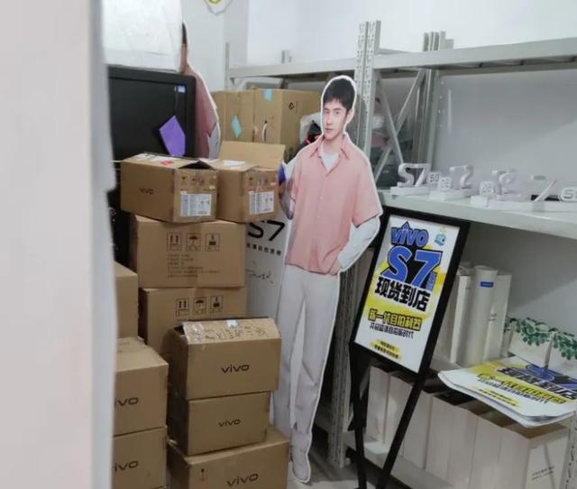 vivo|钱包没捂热，友商又一台新机被网友曝光，性价比党有福