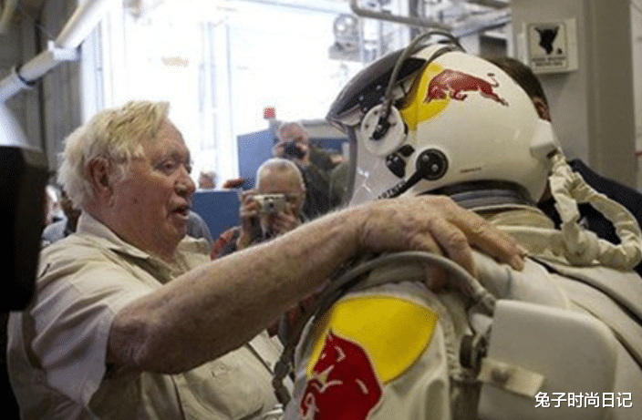 太空|那个从臭氧层一跃而下，从3.9万米太空跳回地球的人，如今怎样