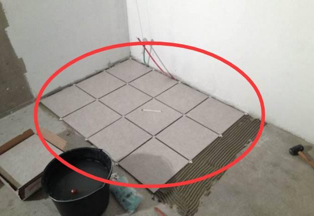 []客厅贴瓷砖，卧室铺地板，听老师傅一说，原来这种做法是错误的