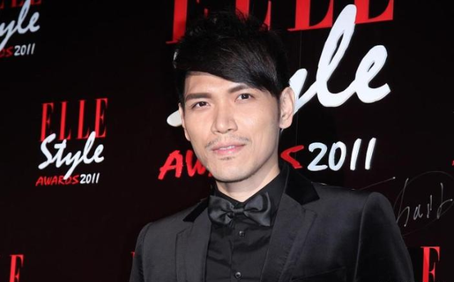 演唱会|演唱会足足迟到2个小时，自己忘词改词还耍大牌，如今终于凉凉了