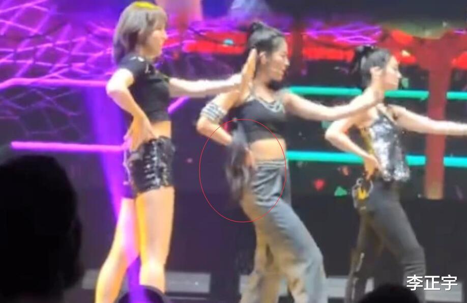 鞠婧祎|女星发量造假成常态? 孟美岐贴假发片，鞠婧祎发际线粉涂到额头