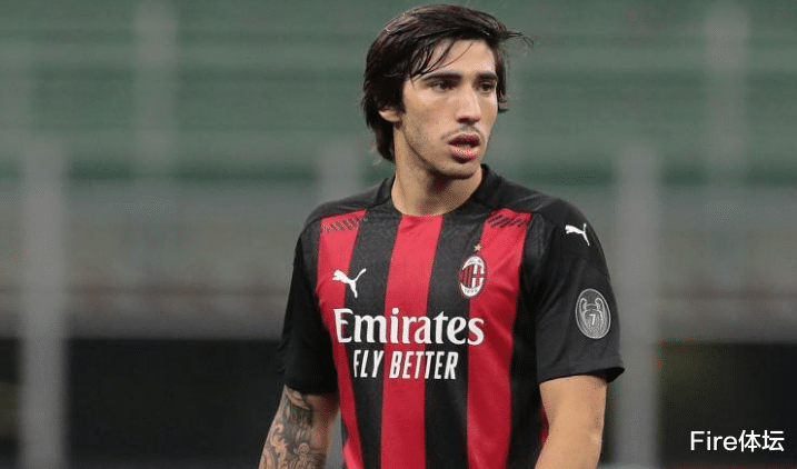 米兰|米兰0-3却挖出球队核心！并非是39岁的伊布，而是攻守兼备的他