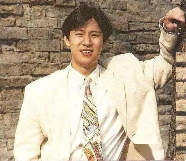 解晓东|那英爱过他，章子怡求过他，14次登上春晚的“钉子户”为何不见了