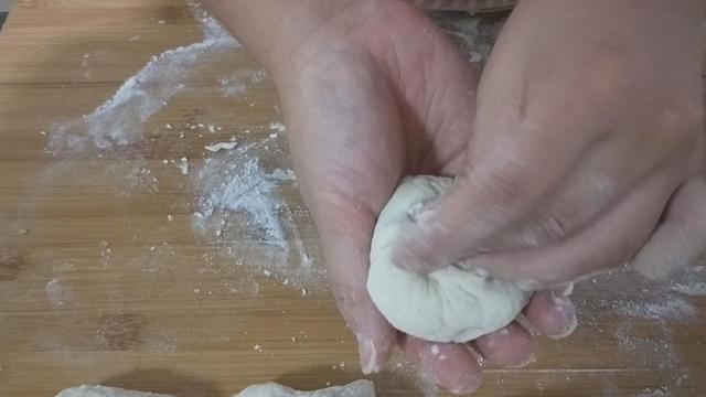 『面包』1斤面9两水，教你做懒人发面饼，筷子一搅，手不沾面，比面包松软