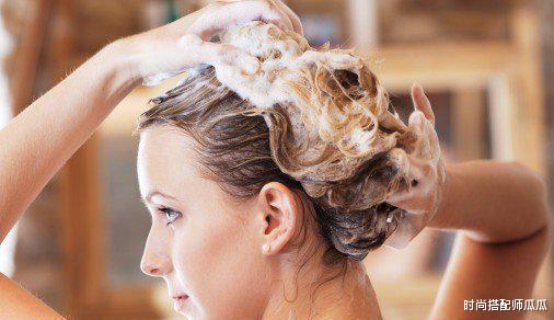 洗发水 洗头发时，先用洗发水还是护发素？很多人做错，怪不得头发越掉越多