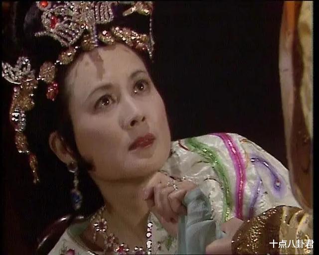 保密局的枪声|《保密局的枪声》女主角向梅：42岁才走红，83岁依然美丽优雅