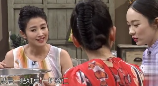 【白百何】36岁白百合发福不少，胖到锁骨都不见了，这么胖还敢露胳膊！