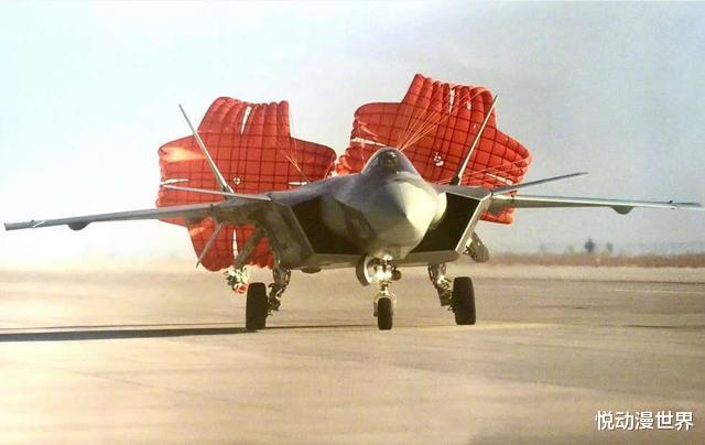 歼-20▲中美五代机在这方面存在着最大差异在哪里？？？