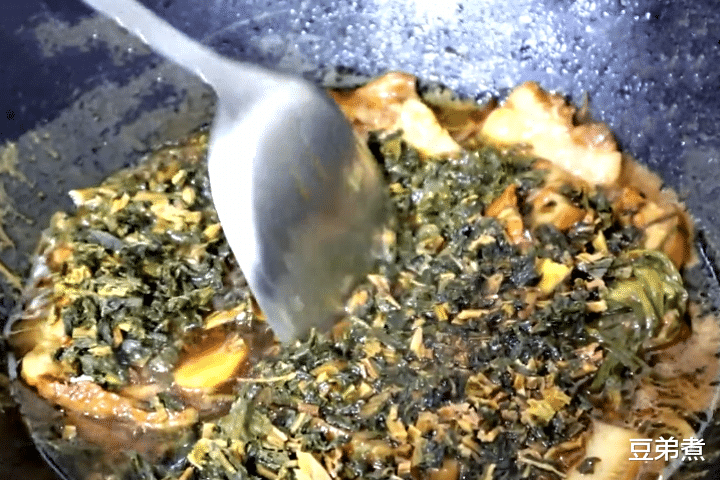 荷叶饼|荷叶饼肉夹馍好吃有技巧，牢记2大步，肉嫩饼软，好吃又顶饱